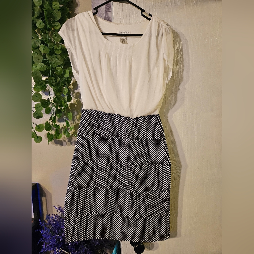 Enfocus studio white and blue polka dot pencil dress size 10